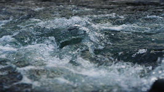 山河水流缓慢 山河中湍急的溪流视频