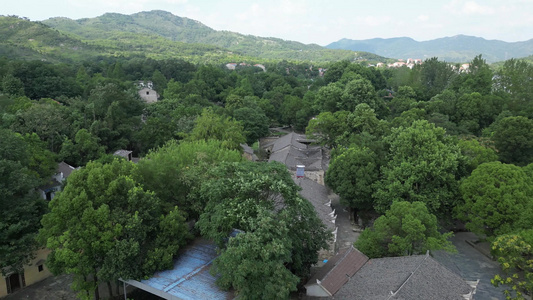 航拍大山美丽乡村风景视频