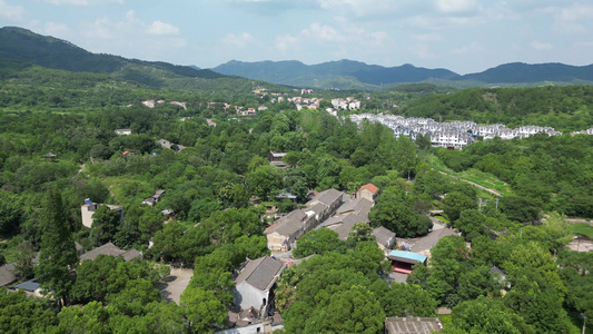 航拍大山美丽乡村风景视频