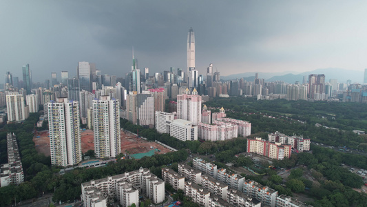 暴雨来临前视频