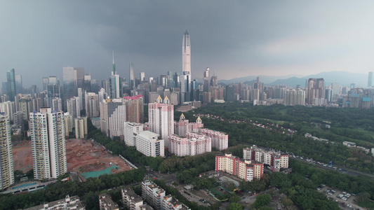 暴雨来临前视频