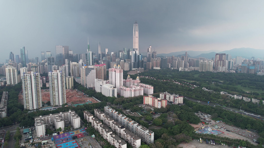 暴雨来临前视频