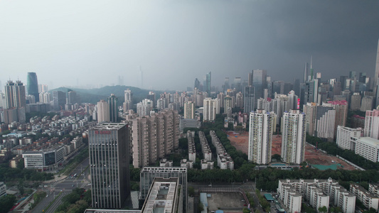 暴雨来临前视频