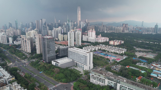 暴雨来临前视频