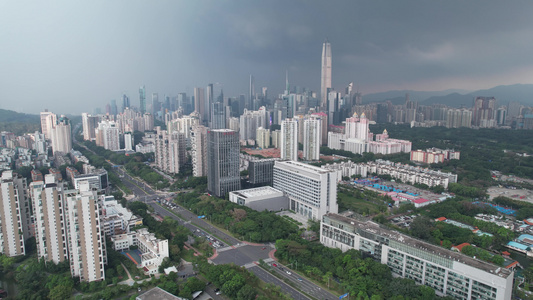 暴雨来临前视频