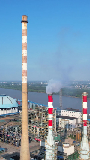 航拍化工厂大烟囱污染排放南京扬子石油化工厂19秒视频