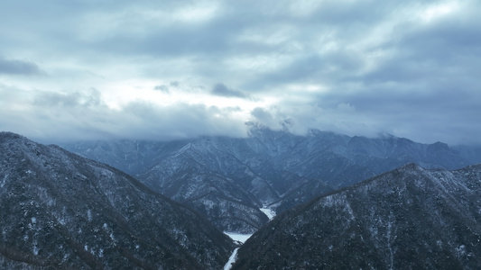 航拍川藏线318国道冬天雪景山脉自然风景4k素材视频