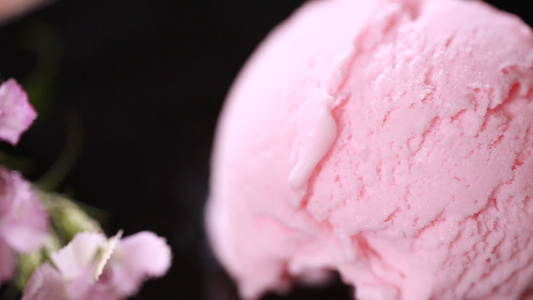 草莓奶油冰激凌 视频