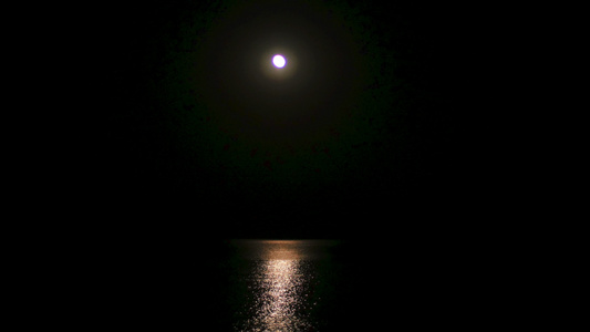 夜月满月在海面上视频