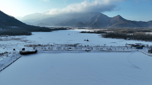 航拍冬天湖北旅游神农架大九湖五号湖雪景4k素材视频