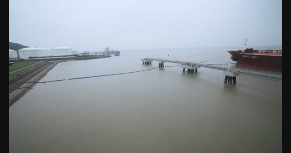 4k浙江舟山纳海油污水处理厂穿越机拍摄视频