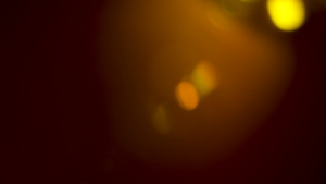 黑色背景上的美丽橙色透镜照明弹58秒视频