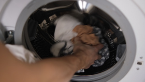 男人使用洗衣机11秒视频