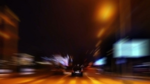 夜间交通在城市中26秒视频