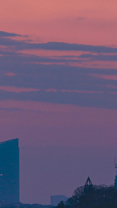 日出延时城市高楼与小青岛灯塔海上日出视频