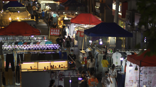 航拍城市夜晚夜景夜市上购物逛街休闲娱乐的人群街景4k素材[选题]视频