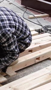 木工装修打磨工匠工作劳作视频