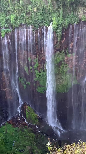 印度尼西亚爪哇岛Tumpak Sewu瀑布一泻千里18秒视频