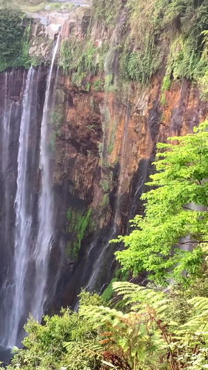 印度尼西亚爪哇岛Tumpak Sewu瀑布一千道瀑布18秒视频