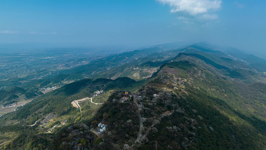 4K春季晨间山野航拍视频