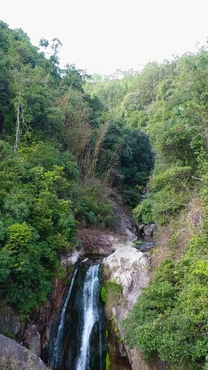 陆河县白水寨瀑布航拍自然风光28秒视频