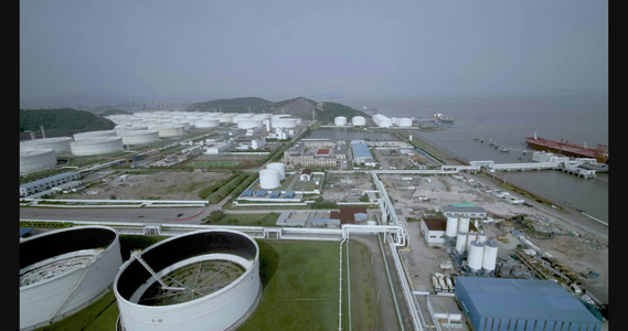 4k浙江舟山纳海油污水处理厂穿越机拍摄视频