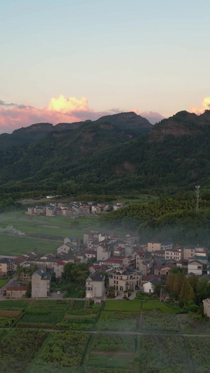 航拍5A浙江衢州江郎山与日落下的村落视频旅游景区60秒视频