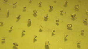 阳光明媚的黄色立方体百吉饼圆柱体旋转的无缝轮廓背景20秒视频