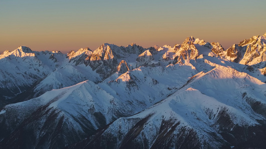 航拍雪山日照金山视频