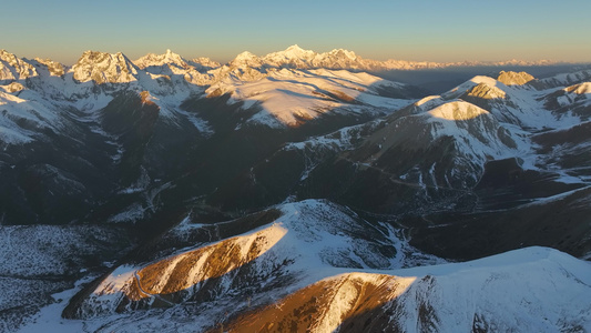 航拍雪山日照金山视频