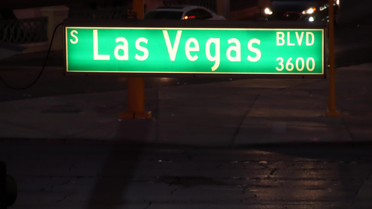 法布洛斯在美国罪恶之城大道上发光的交通标志视频