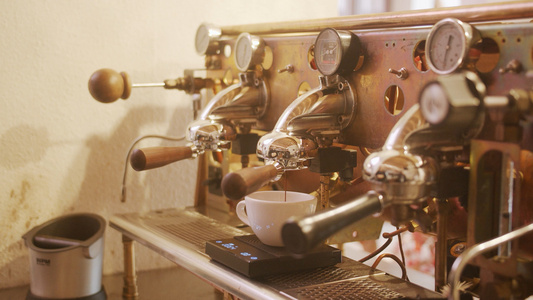 4K实拍咖啡制作流程萃取咖啡视频