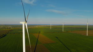风车农场发电的鸟瞰图26秒视频