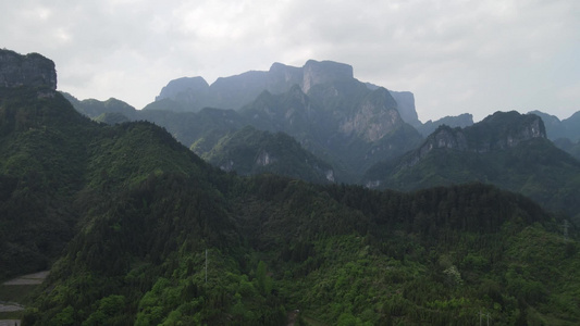 航拍高山森林悬崖峭壁自然风景视频