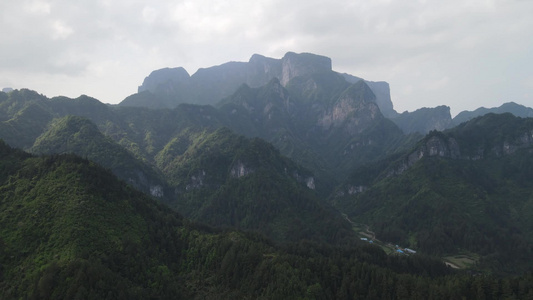 航拍高山森林悬崖峭壁自然风景视频