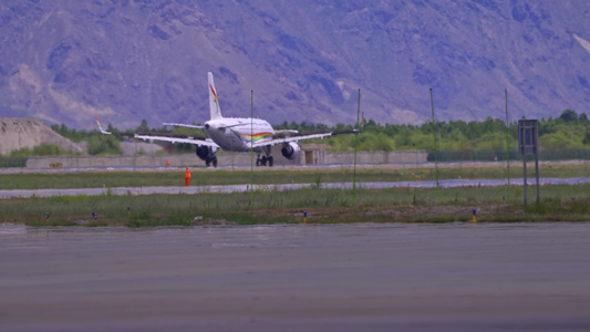 西藏拉萨机场视频