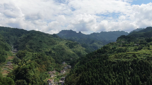 航拍高山森林悬崖峭壁自然风景视频