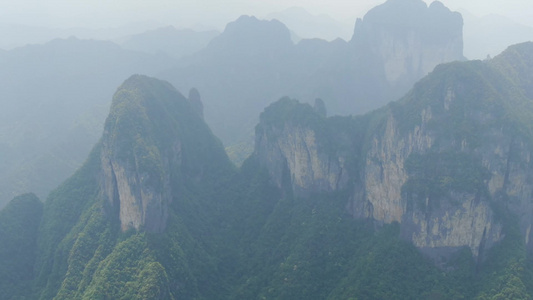 航拍高山森林悬崖峭壁自然风景视频