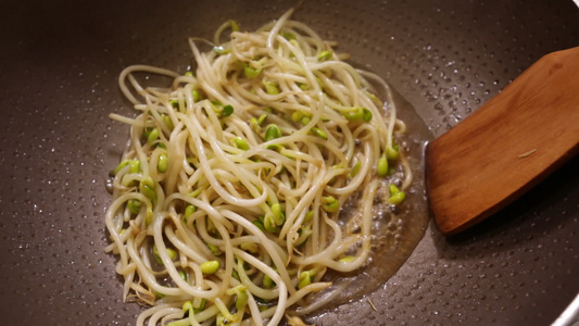 家常炝炒豆芽青豆芽黄豆芽 视频