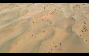 巴丹吉林沙漠越野车沙漠冲浪航拍60秒视频