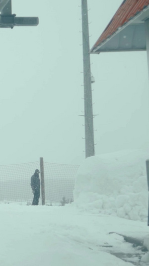 冬季运动滑雪运动场缆车白雪皑皑10秒视频