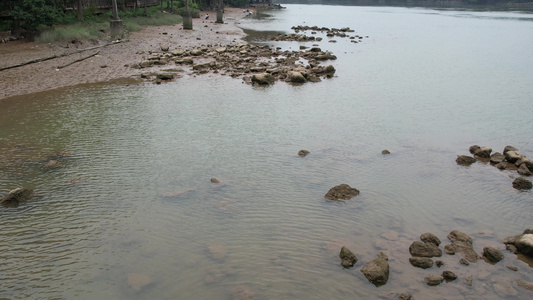 航拍枯水期的河流视频