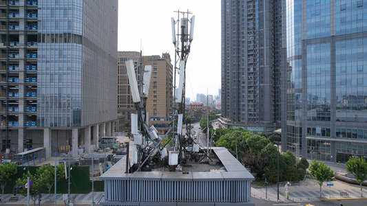 航拍城市科技数码5g信号塔接收器4k素材[信号器]视频