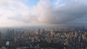 航拍风光城市蓝天白云高空俯瞰城市天际线金融中心建筑道路素材42秒视频