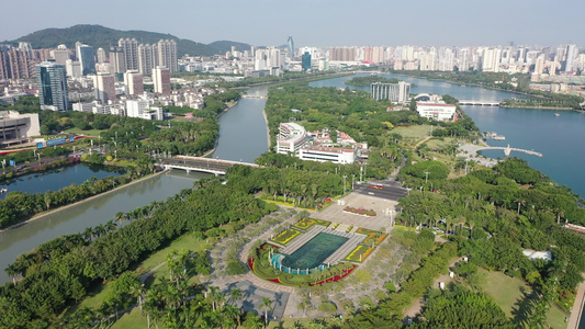 航拍中国福建厦门筼筜湖白鹭洲公园风光视频