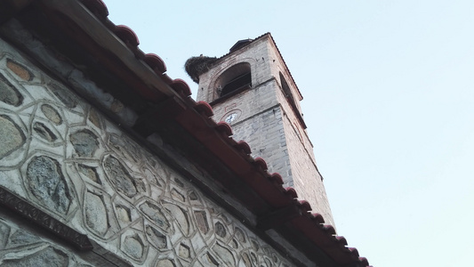 教堂的钟楼在禁区视频