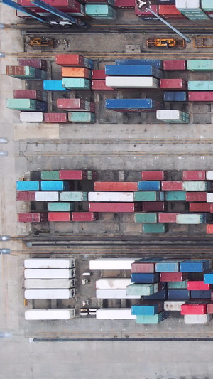 航拍俯拍城市风光湖北阳逻港港口密密麻麻的集装箱货物工业素材城市建设51秒视频