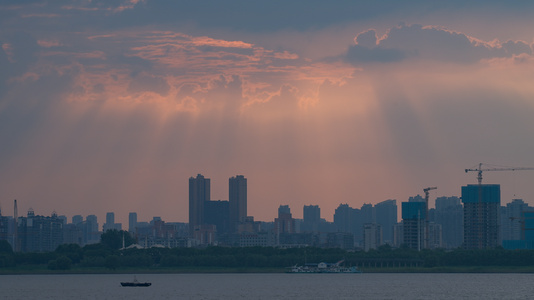 延时摄影城市天空阳光耶稣光自然天气街景4k素材视频