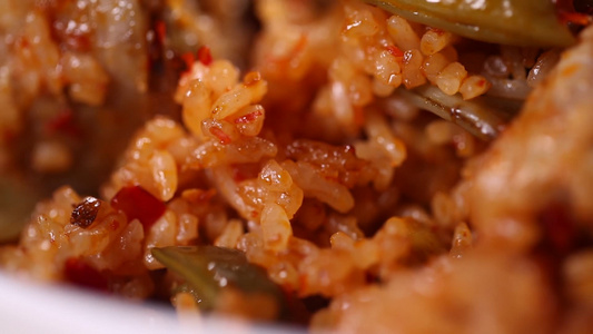肉汤拌饭扁豆排骨焖饭 视频