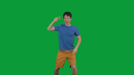 4K绿幕男青年欢呼手舞足蹈视频